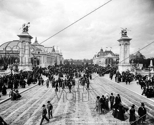 1900 World Fair in Paris (8th arrondissement). The avenue Nicolas-II with the Grand and the Petit Palais from the pont Alexandre-III.