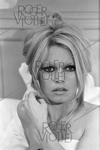 Brigitte Bardot (1934-2025), actrice française, pendant le tournage du film de Jean Aurel "Les Femmes". 1969.