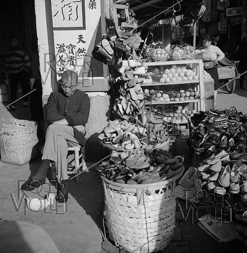 Marchand de chaussures. Taipei (Taiwan), 1962.