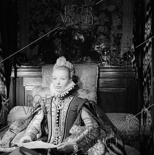 Marina Vlady (1938-2026), actrice française sur le tournage du film "La Princesse de Clèves" de Jean Delannoy. 1960.