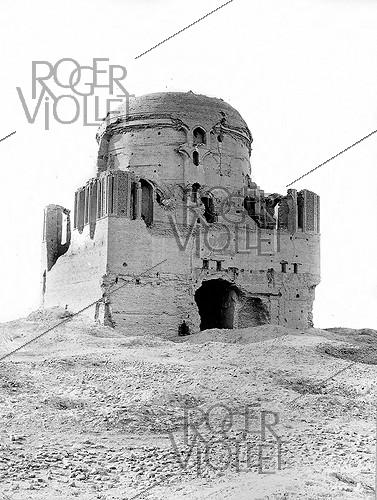 Merv (Mary, Turkménistan). Ruines du tombeau du sultan Sandjar (v. 1157). Photo Nadar.