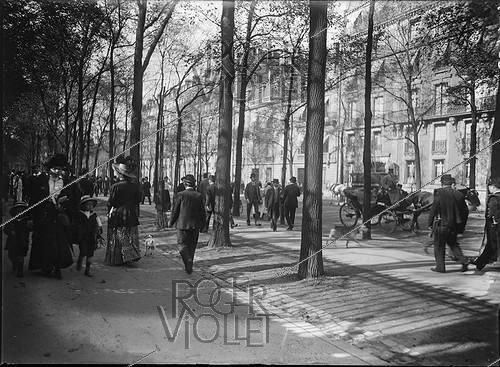 PARIS - LE BOULEVARD DE COURCELLES