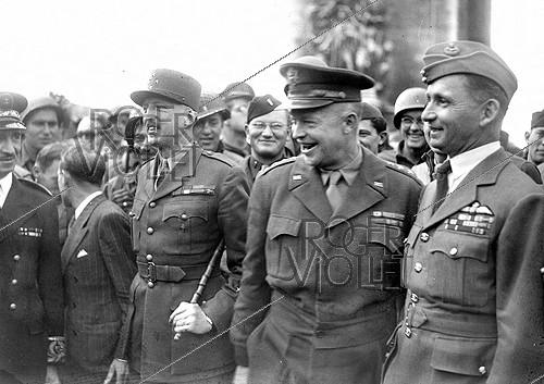 World War II. Dwight David Eisenhower (1890-1969), General in the United States Army, and Marie-Pierre Koenig (1898-1970), French General, at the Arc de Triomphe. Paris, 15 september 1944.