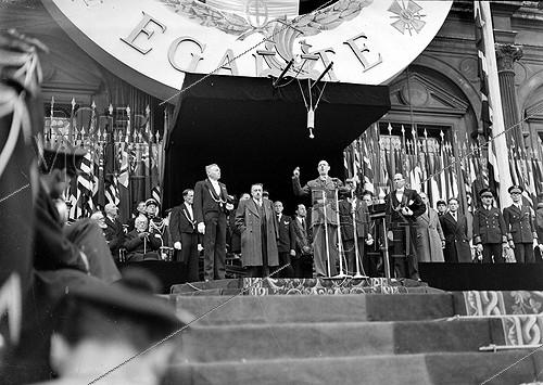 World War II. General de Gaulle presenting the Liberation Cross to the city of Paris (sitting on the left: Jeanneney. On the right, partly hidden by the bailiff: André Le Troquer, president of the town council, and on the right: Admiral Muselier). Paris, on April 2nd, 1945.