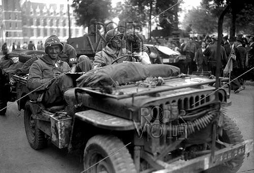 World War II. Liberation of Paris. Parisian woman kissing US soldiers, August 1944.