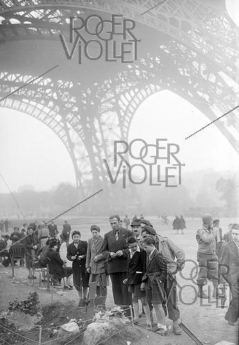 World War II. Liberation of Paris. Tomb of a FFI Resistance fighter (French Forces of the Interior), under the Eiffel Tower. September 1944.